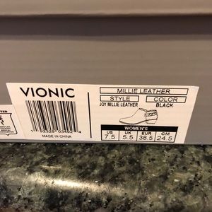 Vionic 7 1/2 Ankle Boots